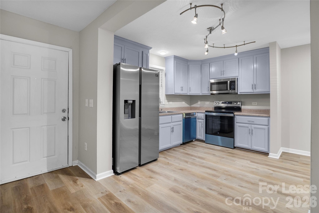 2020 Lasalle Street - Photo 2