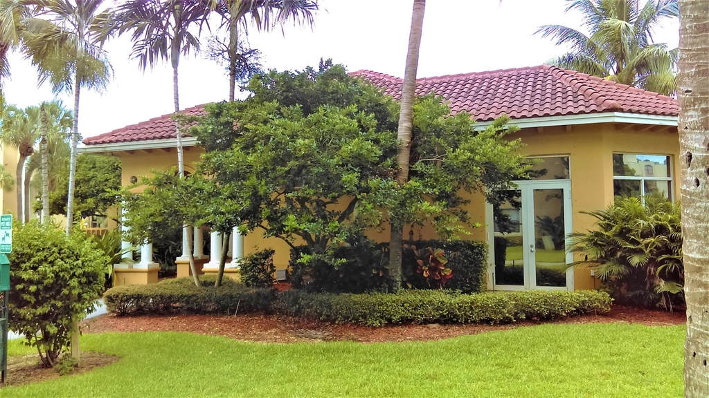 1915 Lavers Circle - Photo 3