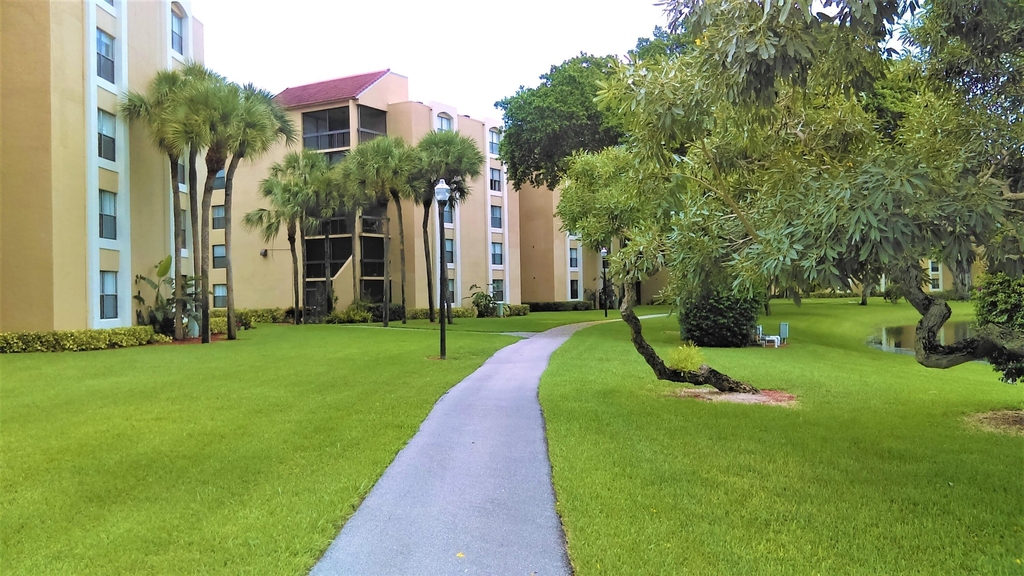 1915 Lavers Circle - Photo 2