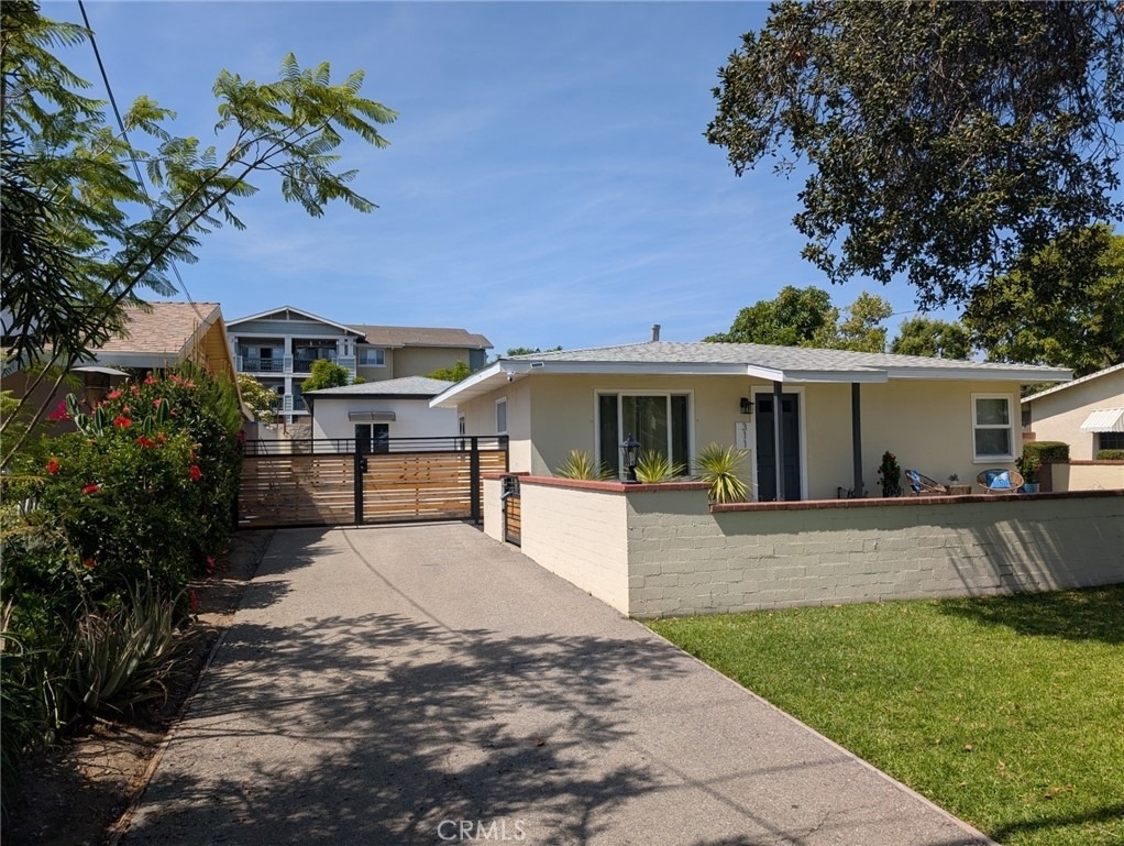311 W Green - Photo 5