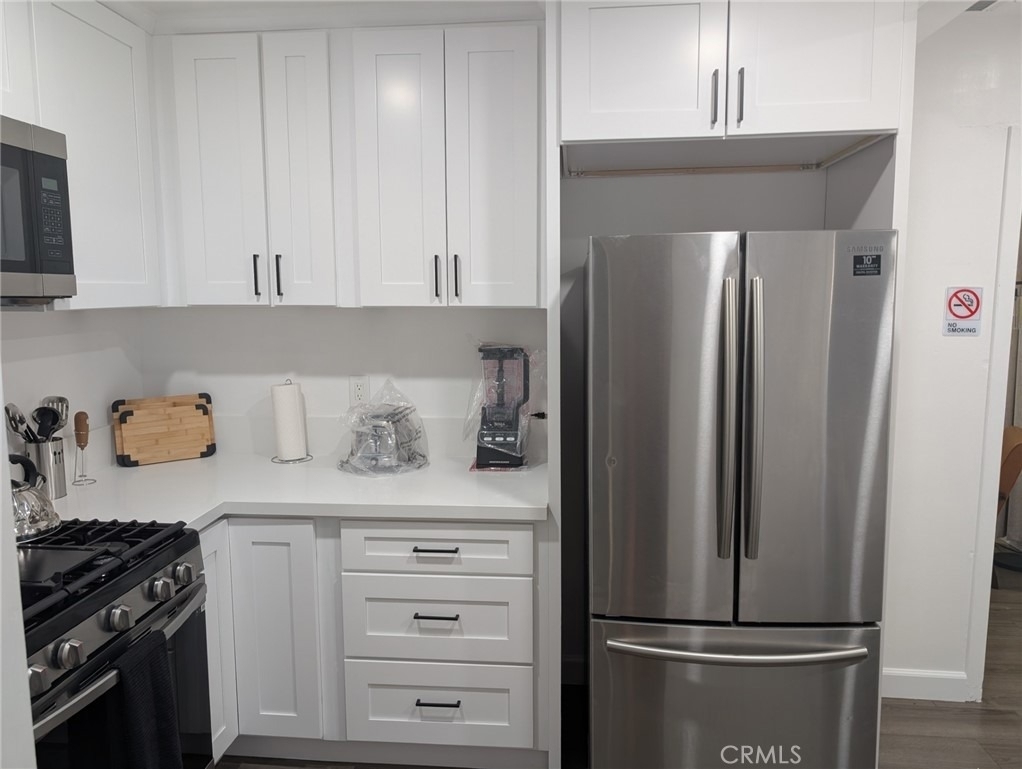 311 W Green - Photo 6