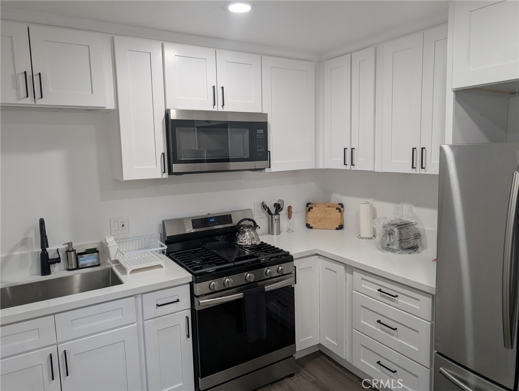311 W Green - Photo 13