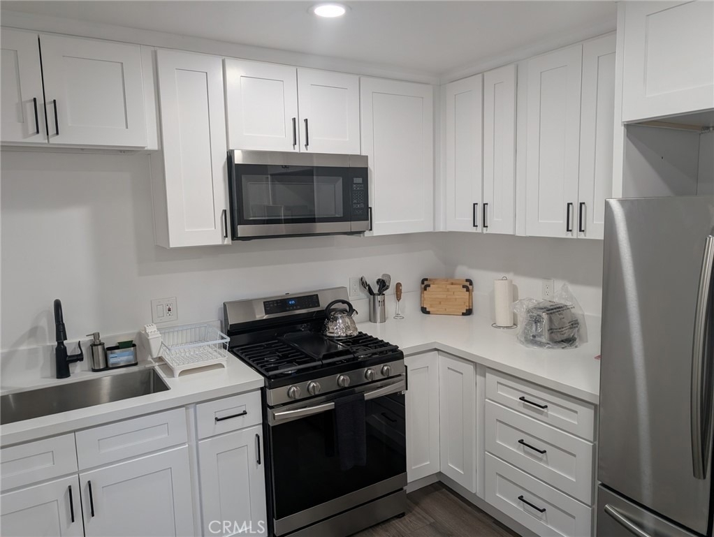 311 W Green - Photo 7