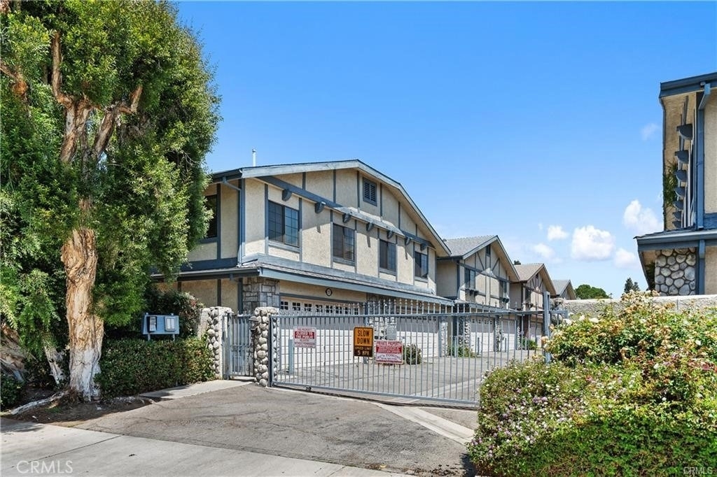 18435 Keswick Street - Photo 0