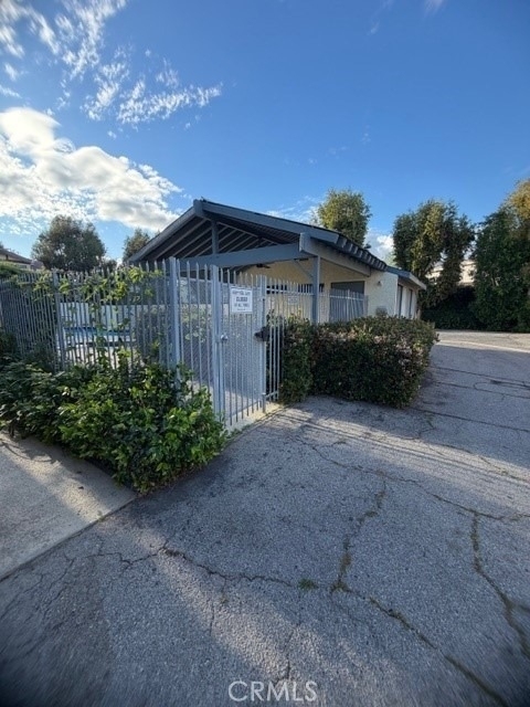 18435 Keswick Street - Photo 20