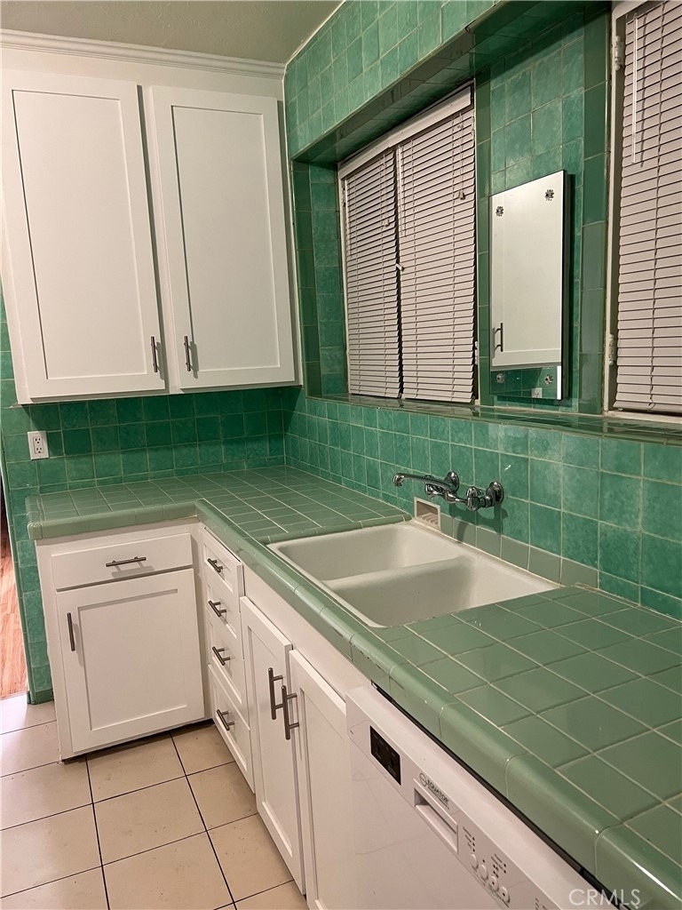 425 S Palm Drive - Photo 10