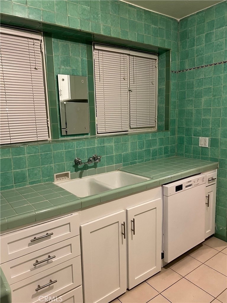 425 S Palm Drive - Photo 11