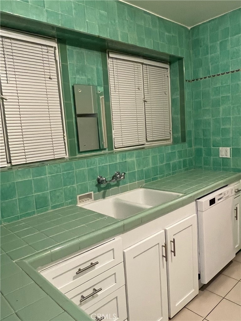 425 S Palm Drive - Photo 12