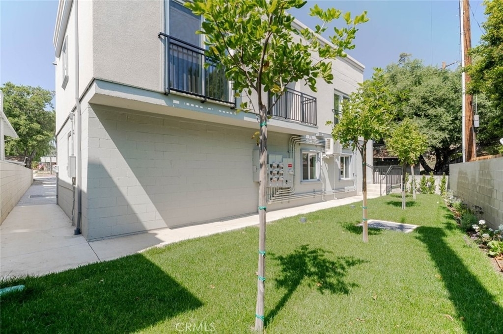 1961 Waltonia Drive - Photo 22