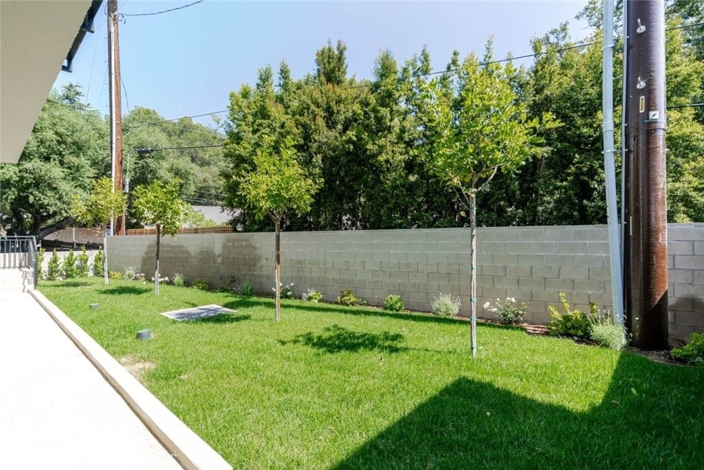 1961 Waltonia Drive - Photo 22