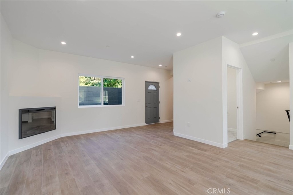 1961 Waltonia Drive - Photo 4