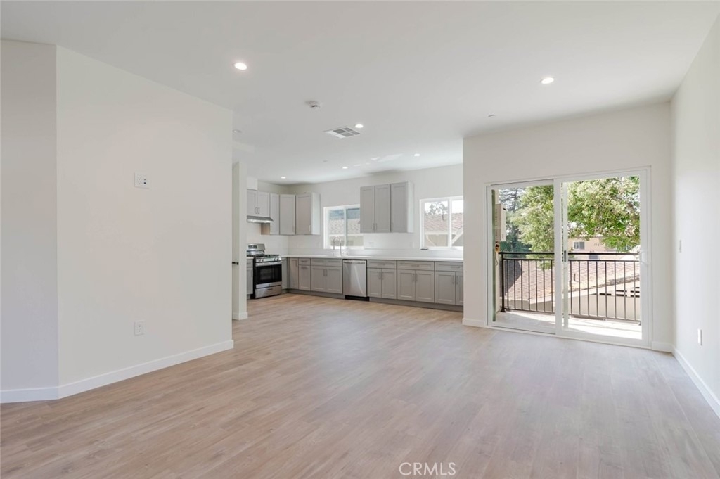 1961 Waltonia Drive - Photo 5