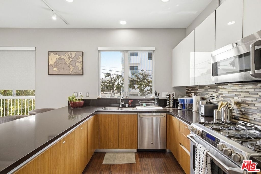5911 Saturn Street - Photo 10