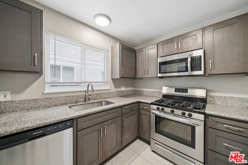 3646 Carmona Avenue - Photo 3