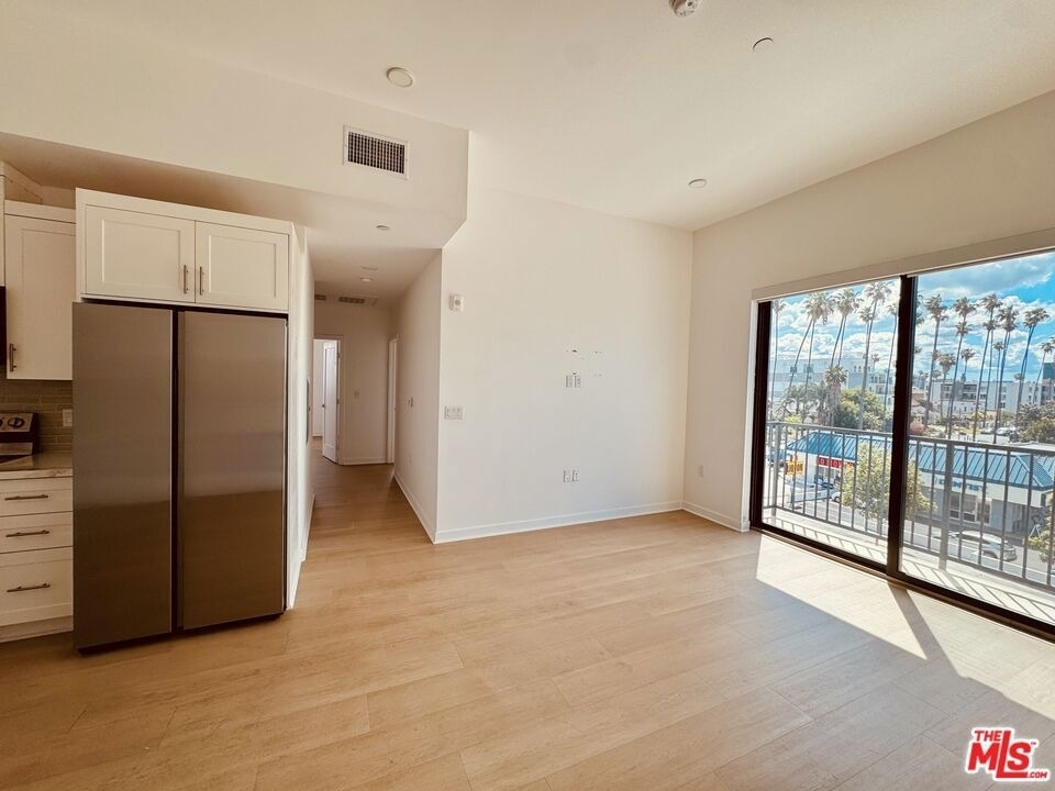 3977 Beverly Boulevard - Photo 1
