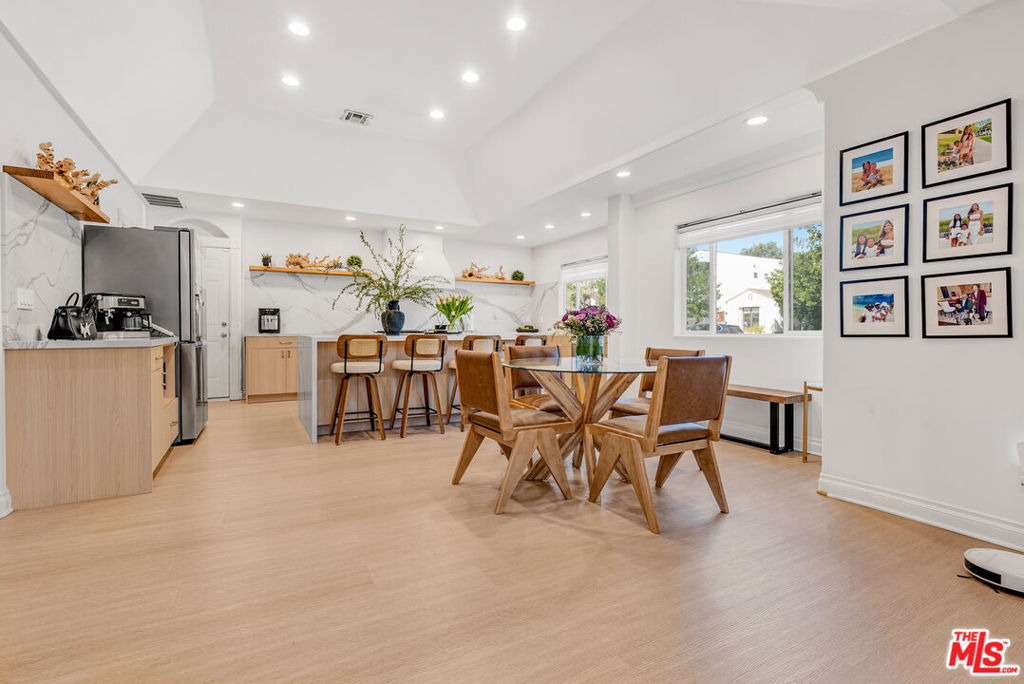 367 S Oak Avenue - Photo 2