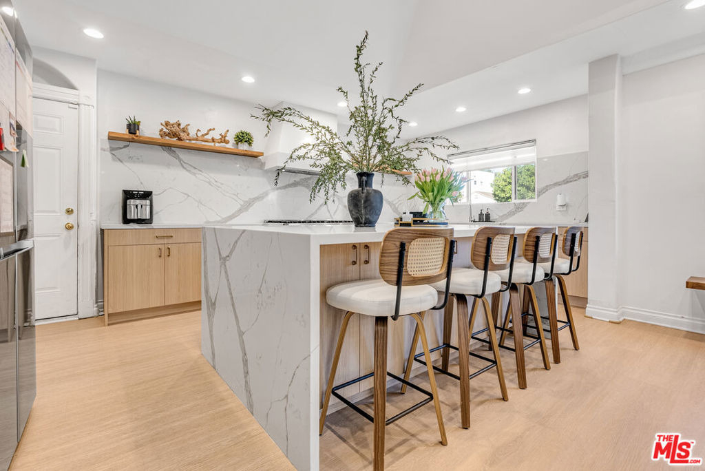 367 S Oak Avenue - Photo 3