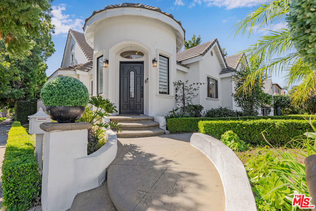 367 S Oak Avenue - Photo 0