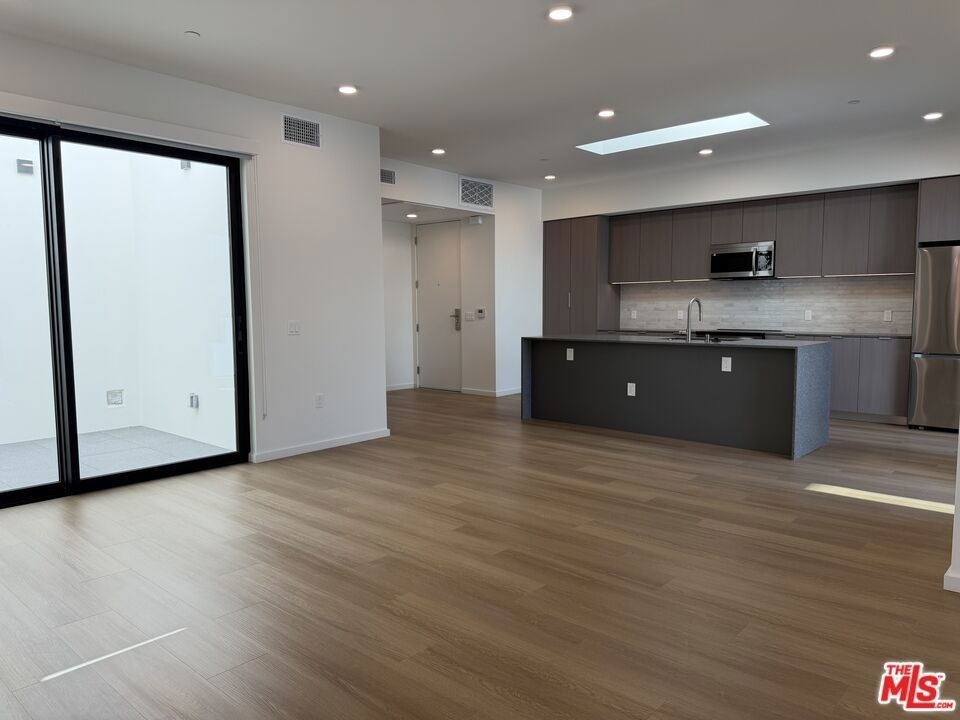 5119 Colfax Avenue - Photo 3