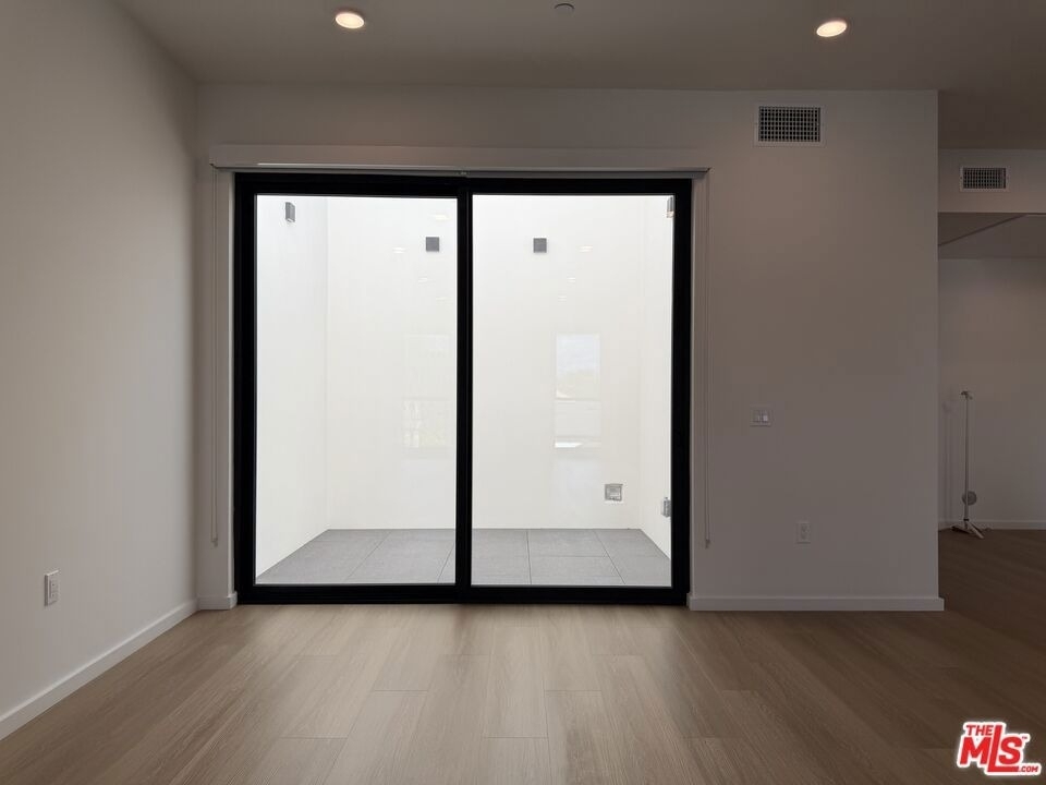 5119 Colfax Avenue - Photo 4