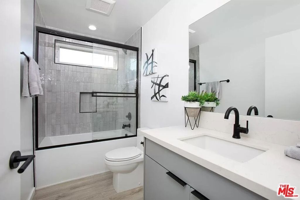 945 N Oxford Avenue - Photo 10