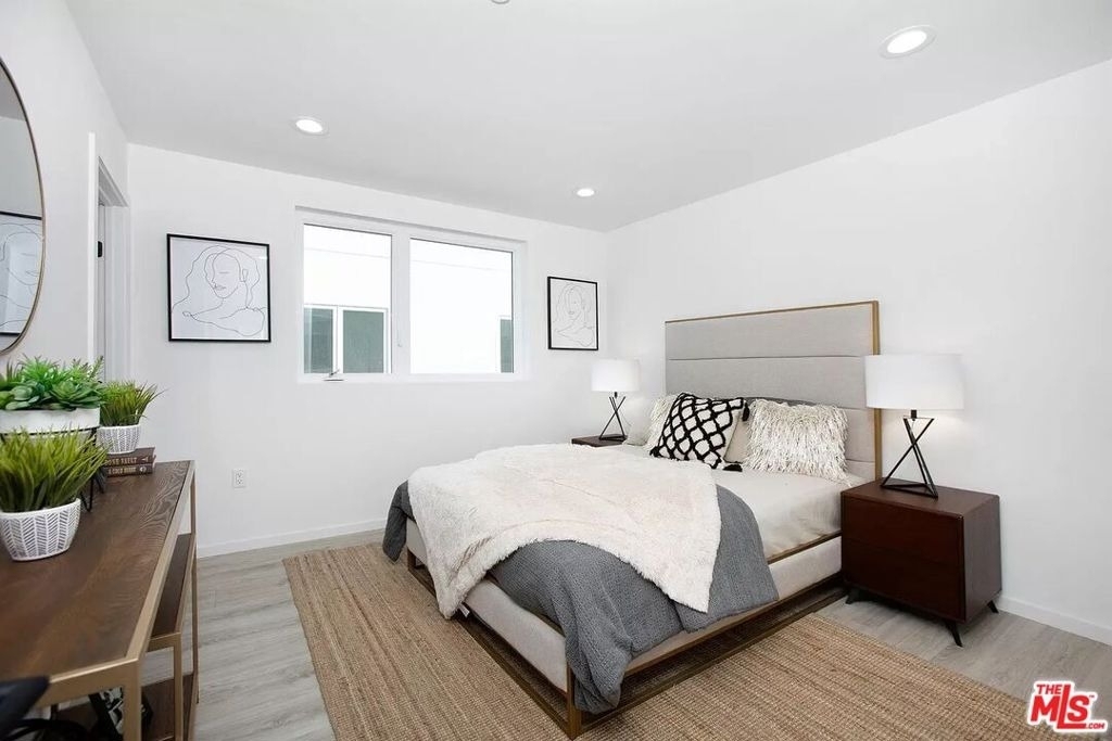 945 N Oxford Avenue - Photo 11