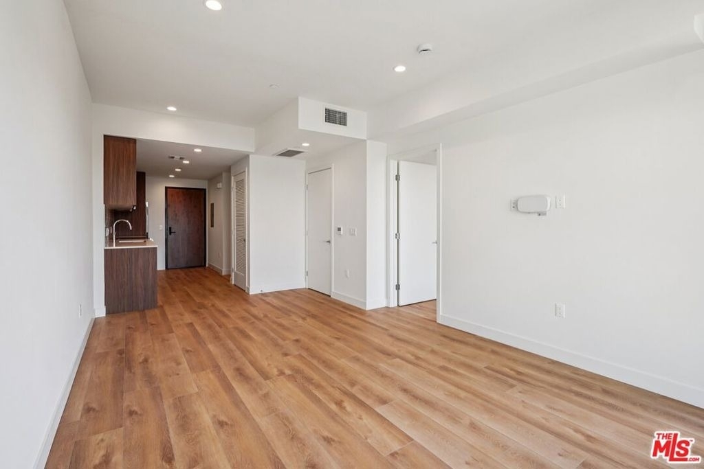10431 Santa Monica Boulevard - Photo 4