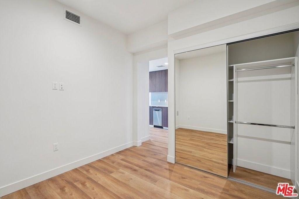 10431 Santa Monica Boulevard - Photo 3