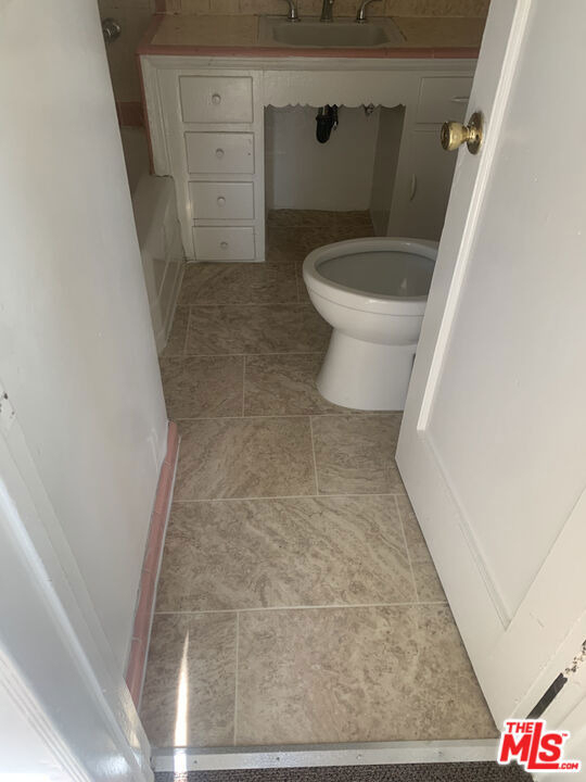 107 W 84th Place - Photo 3