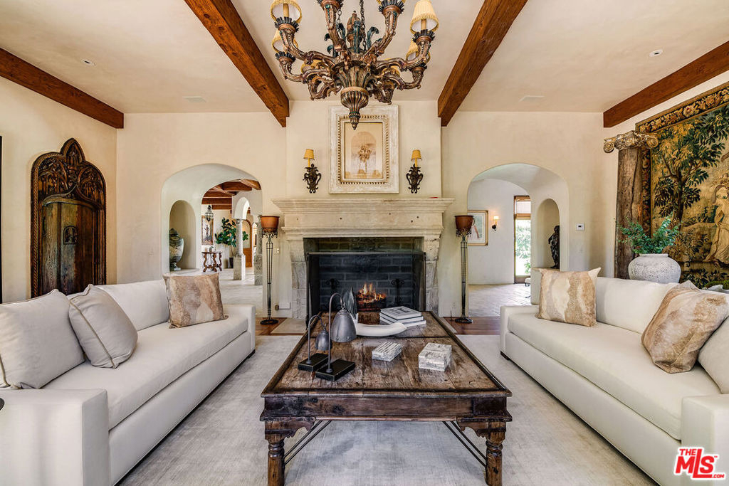 1550 Amalfi Drive - Photo 12