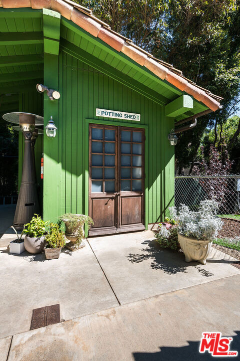 1550 Amalfi Drive - Photo 36