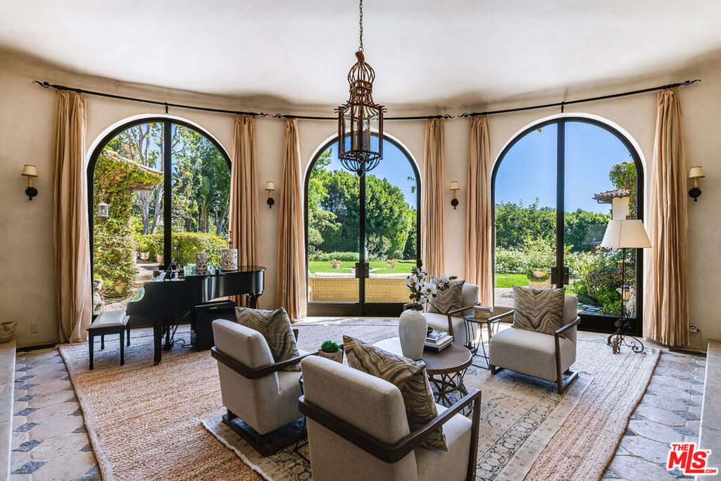 1550 Amalfi Drive - Photo 9