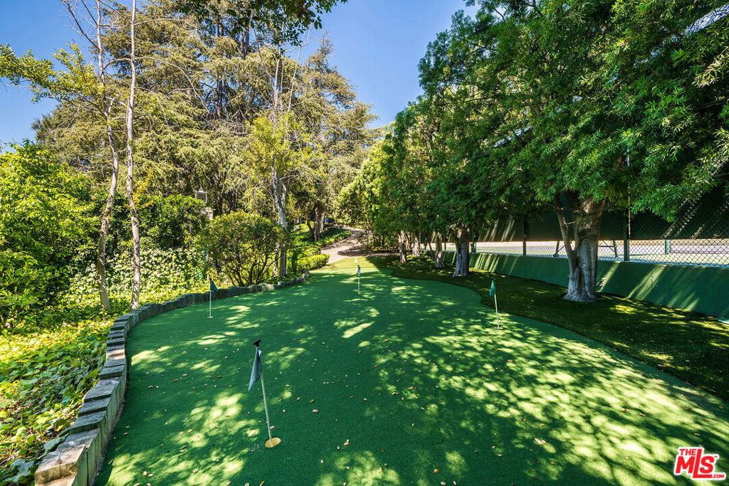 1550 Amalfi Drive - Photo 35