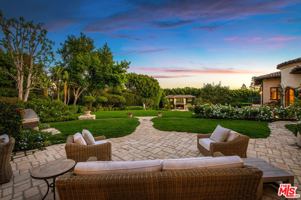 1550 Amalfi Drive - Photo 48