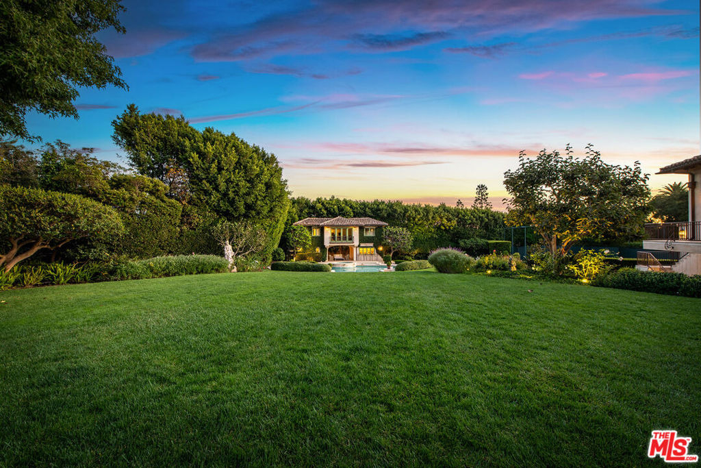 1550 Amalfi Drive - Photo 49