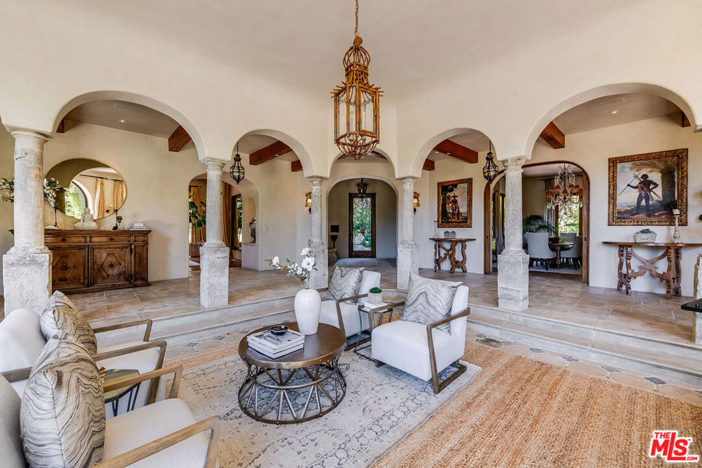 1550 Amalfi Drive - Photo 10