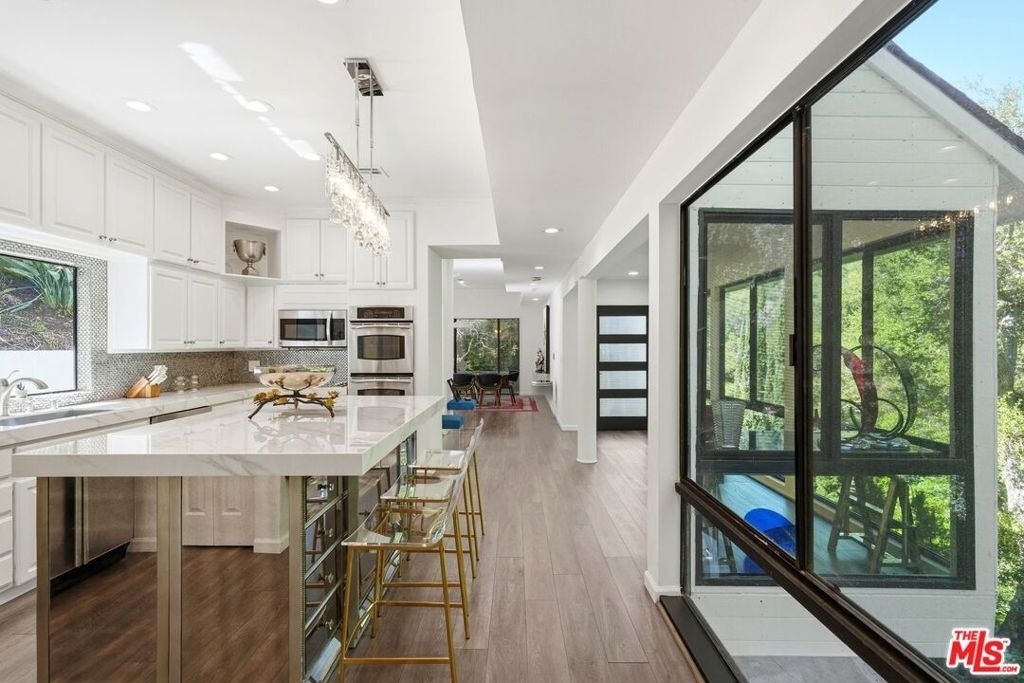 2350 Benedict Canyon Drive - Photo 5