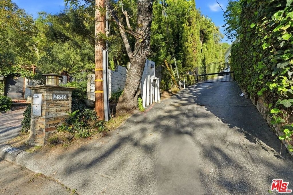 2350 Benedict Canyon Drive - Photo 62