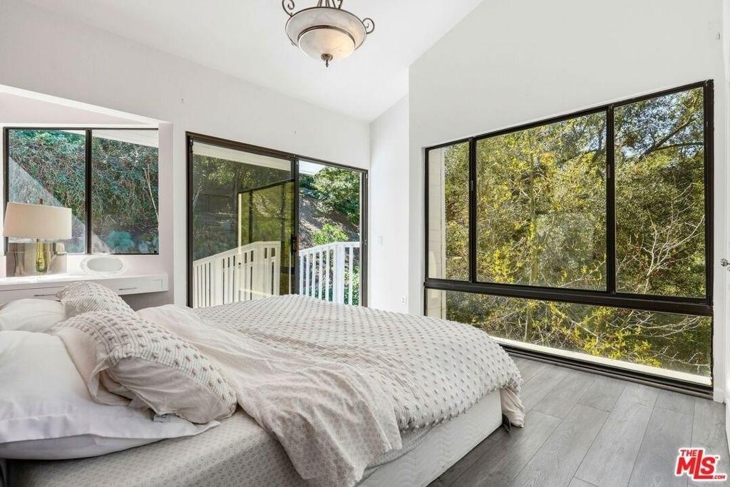 2350 Benedict Canyon Drive - Photo 29