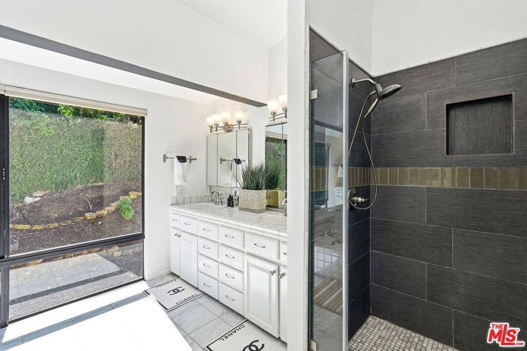2350 Benedict Canyon Drive - Photo 24
