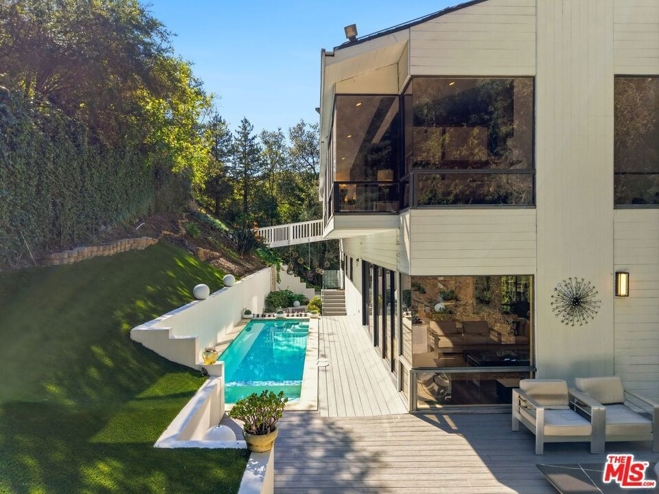 2350 Benedict Canyon Drive - Photo 50