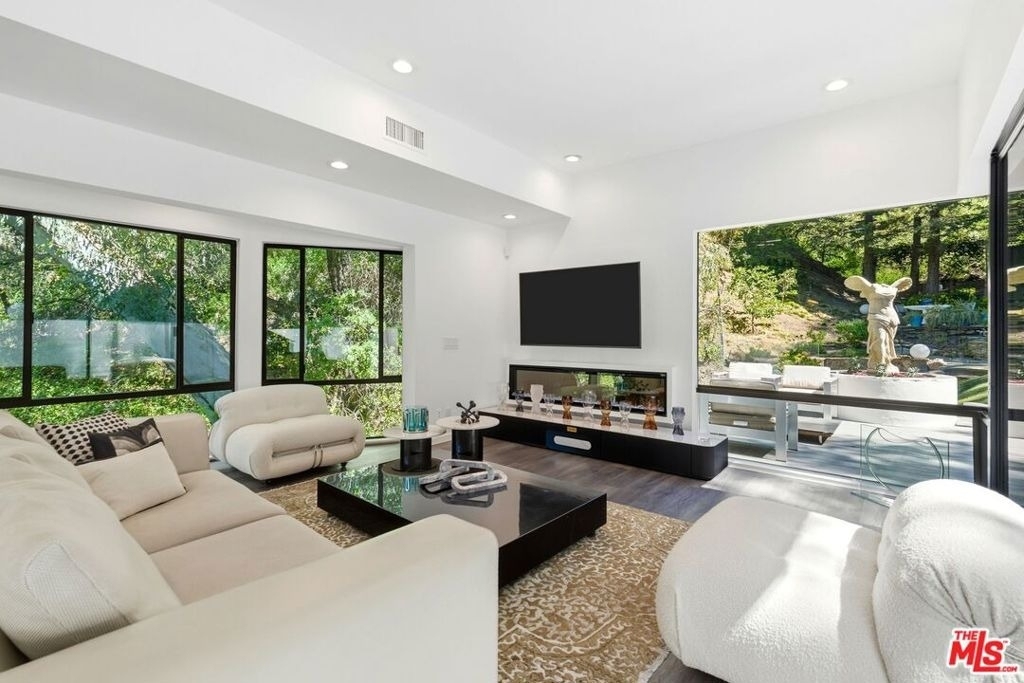 2350 Benedict Canyon Drive - Photo 9