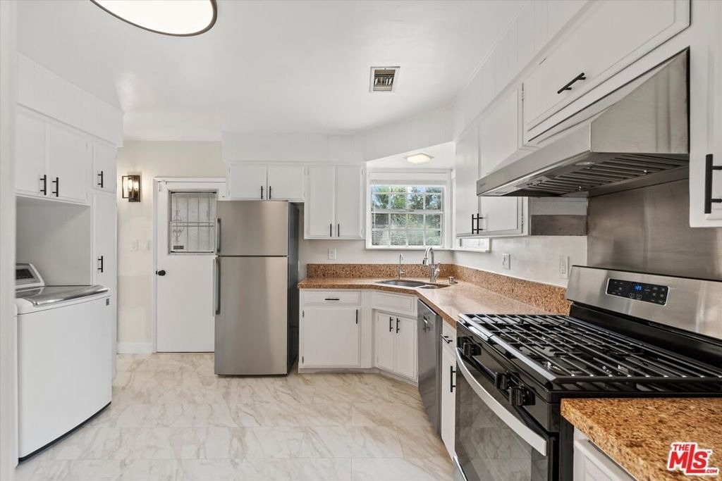 8348 Reading Avenue - Photo 3
