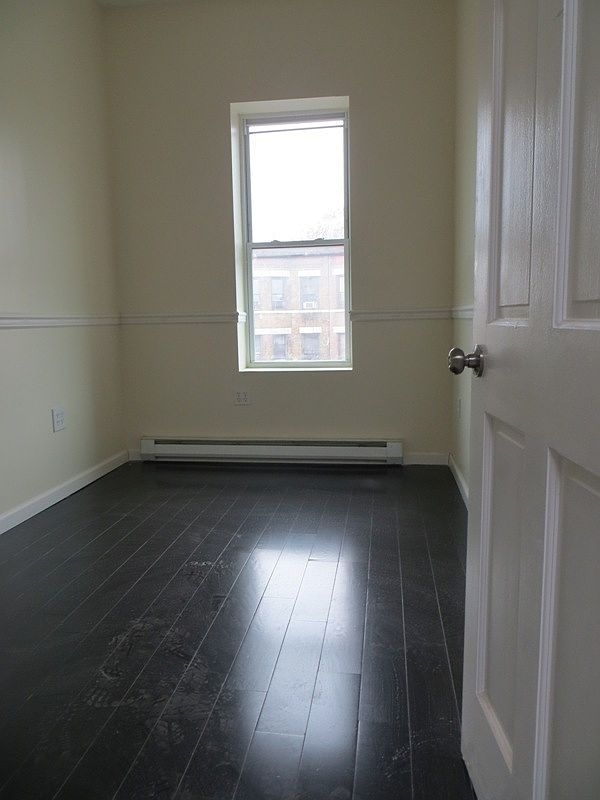 Nostrand Avenue - Photo 4