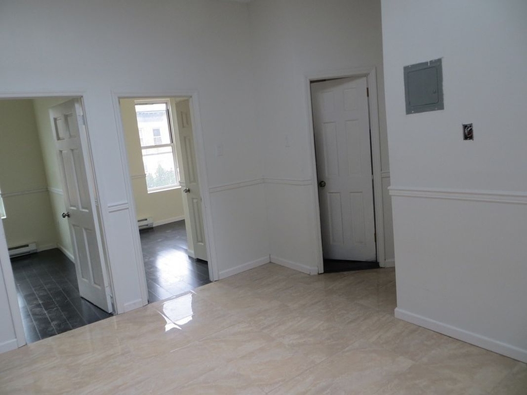 Nostrand Avenue - Photo 3