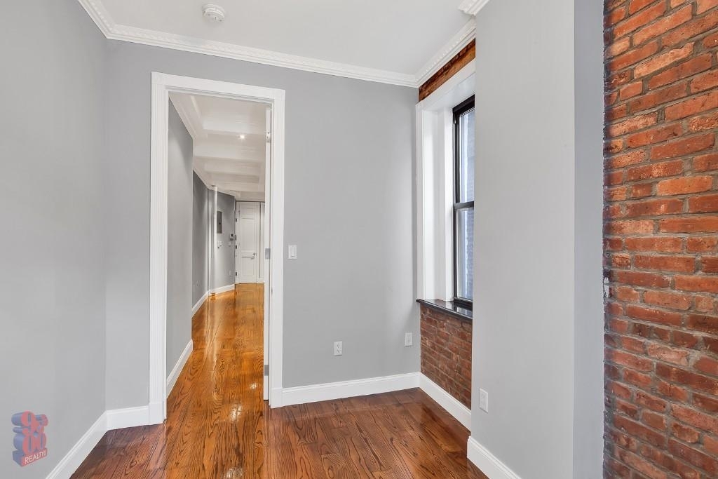 W 103rd St - Photo 5