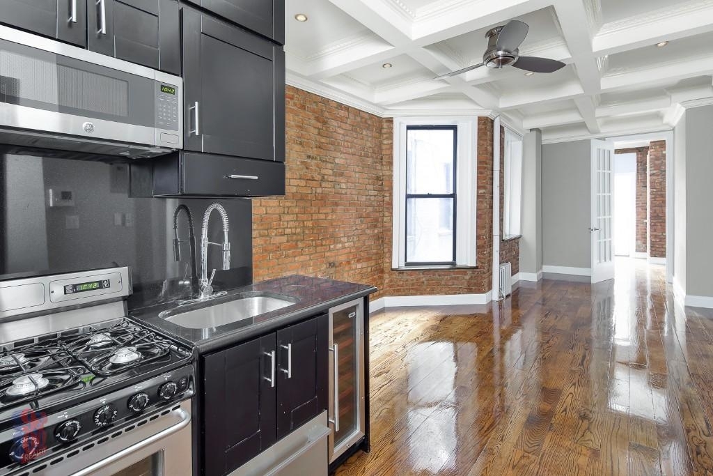 W 103rd St - Photo 2
