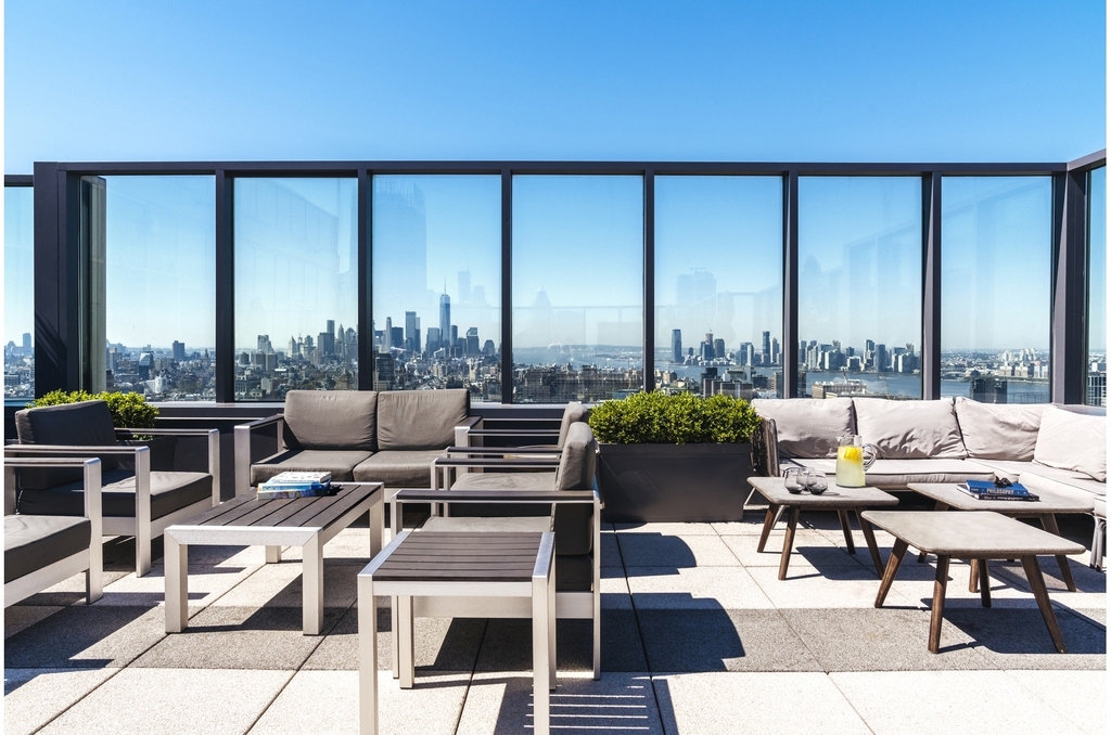 315 W 33rd St - Photo 4