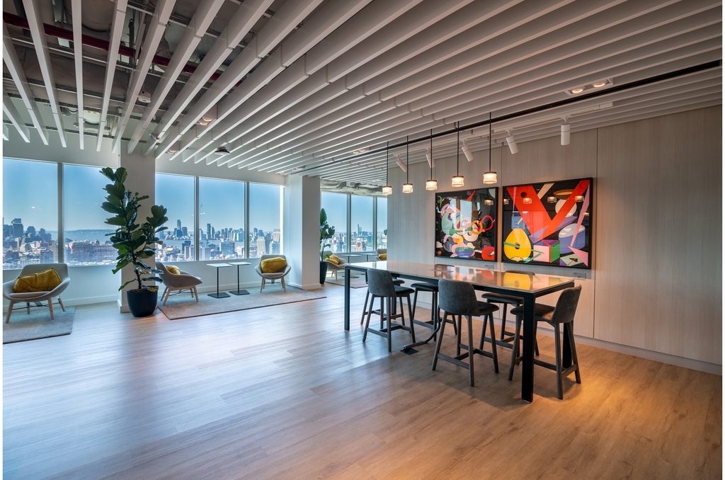 315 W 33rd St - Photo 5