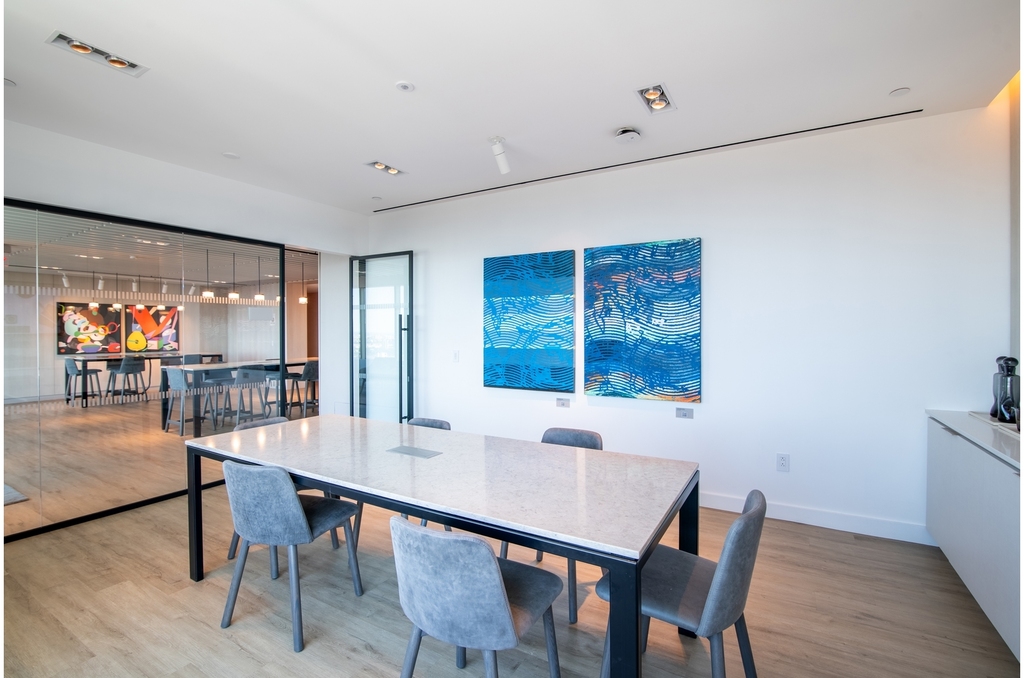 315 W 33rd St - Photo 6